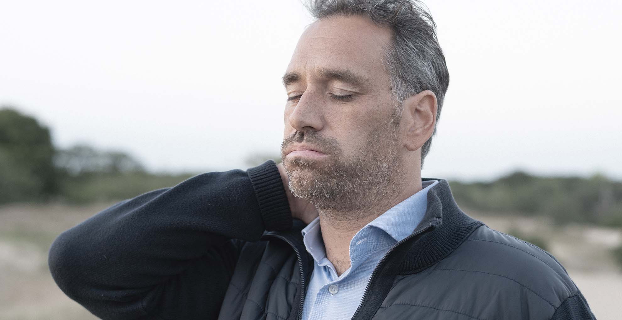 Pijn tussen je schouderbladen? Zo kom je ervan af!